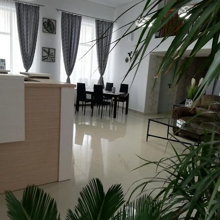 Hotel Holiday Victoria Виктория Экстерьер фото